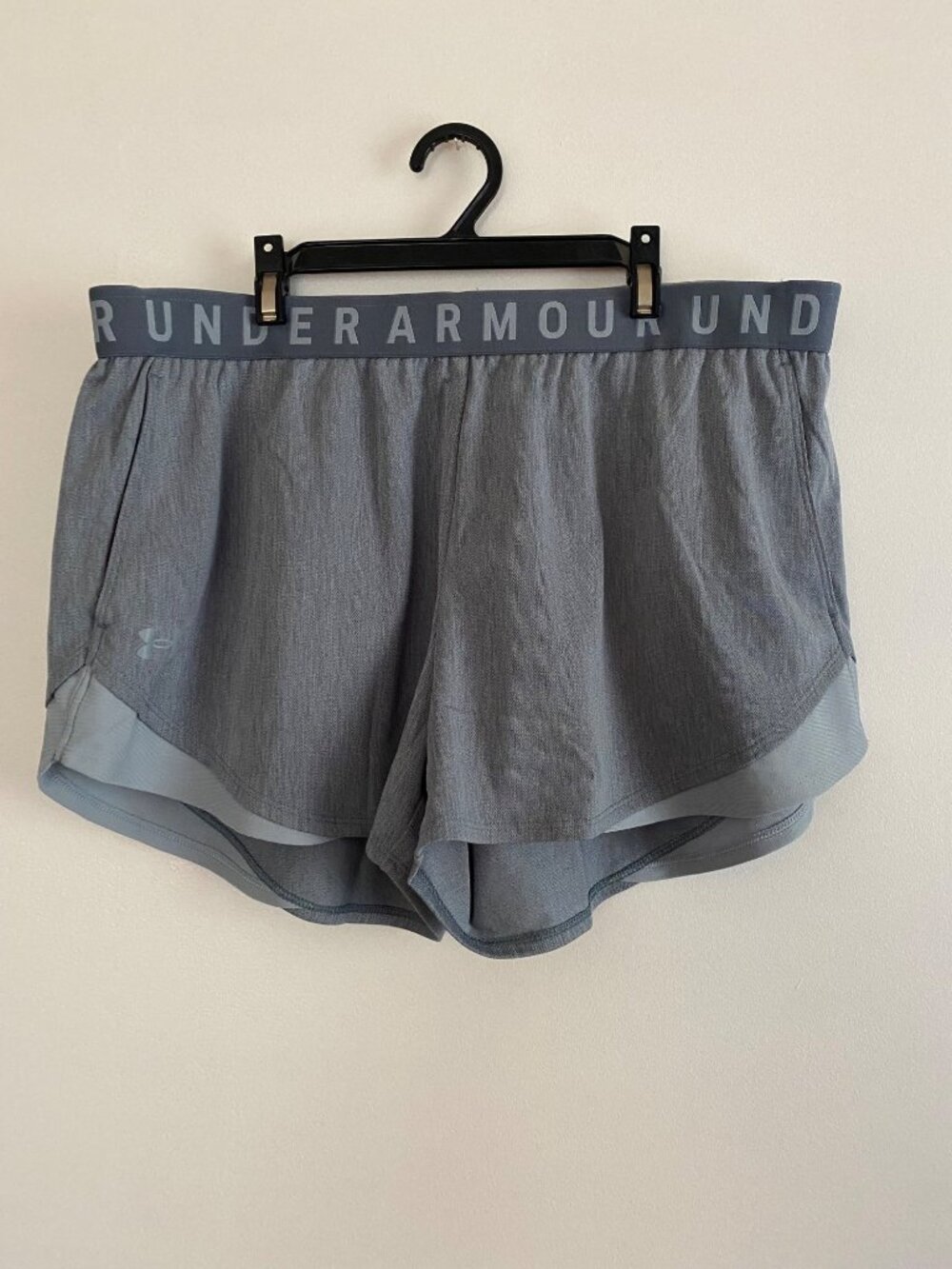 Under Armour Women’s Loose Fit Gray Athletic Shorts Size XL